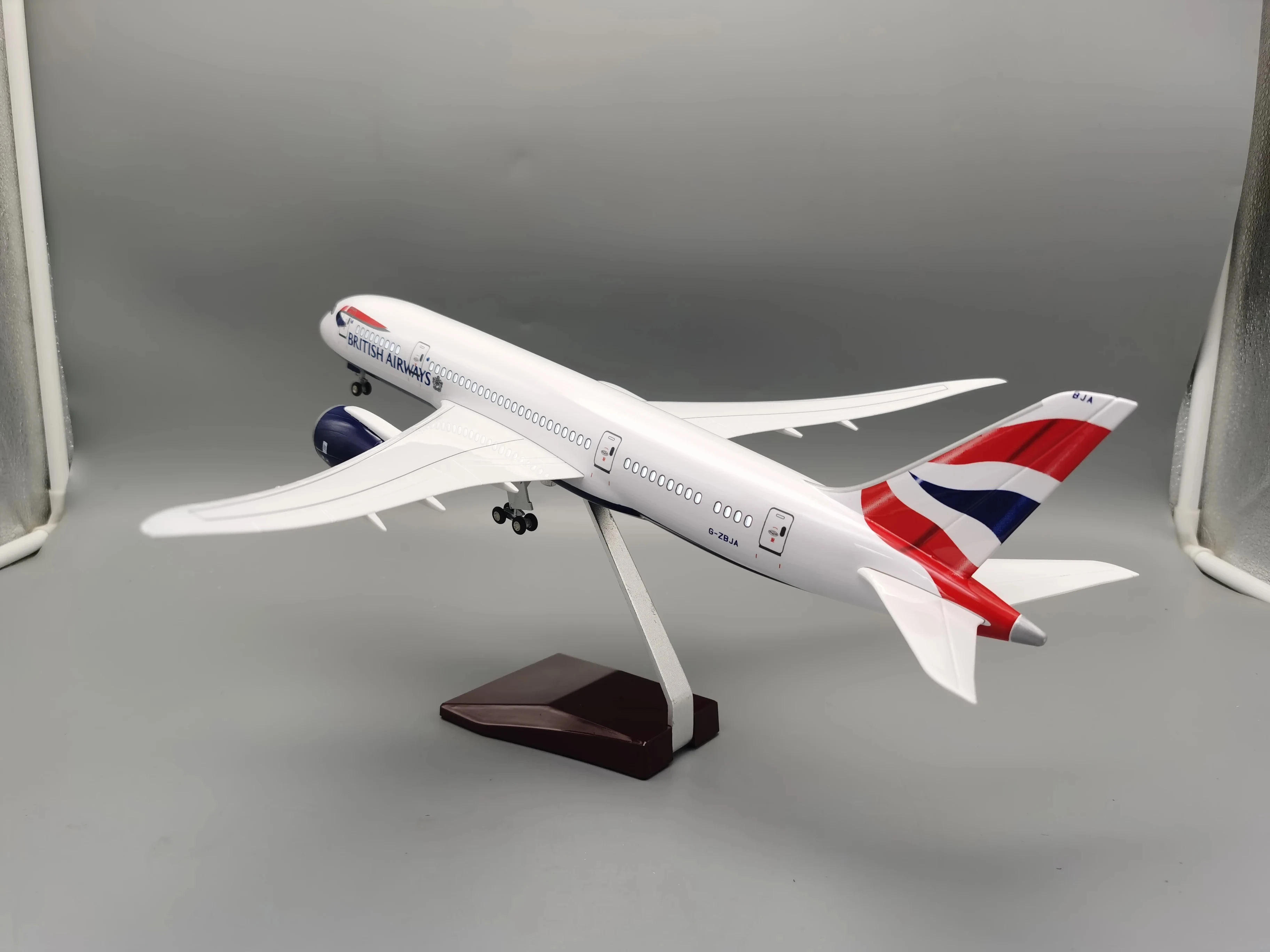 Scale 47cm Airplane Model B787 British Airlines Diecast 1:130 Resin Model Plane Kits With Lights And Stand Collection Ornaments