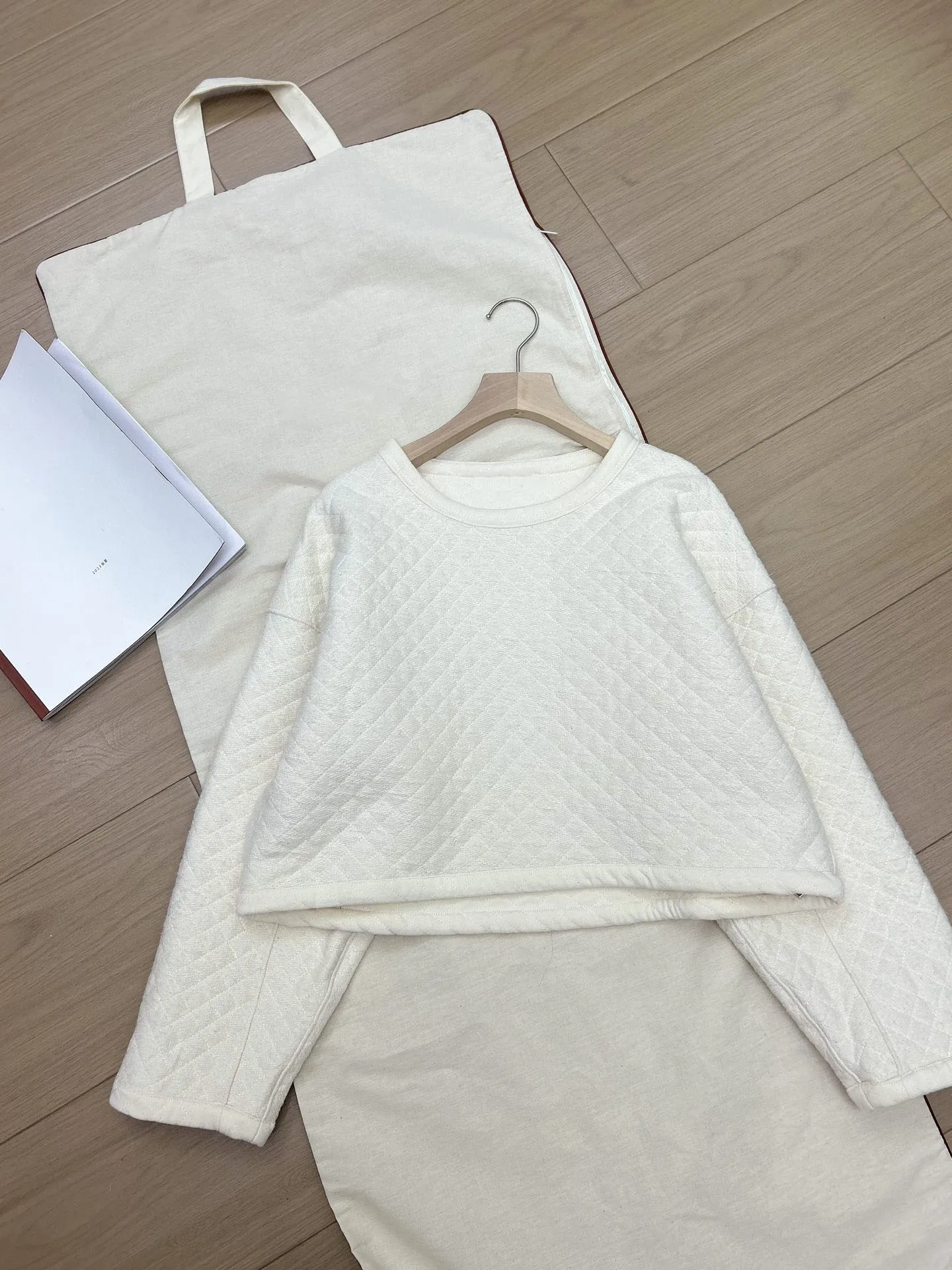 New Autumn And Winter Linen Sweater Off-White Short Long-Sleeved Loose Top