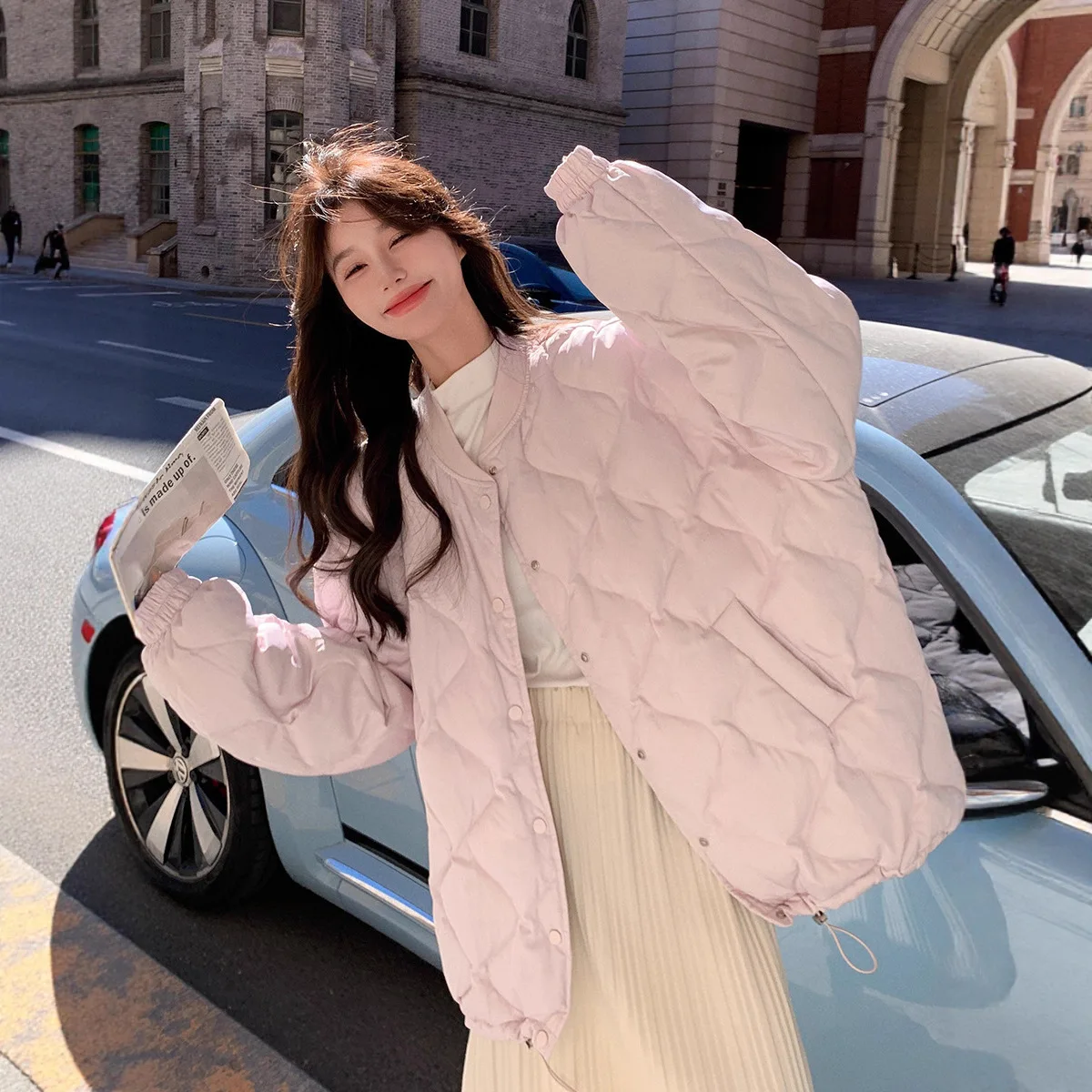 

Женские осенние пуховики: без ворса, без катышков, с минимальным количеством волосков, уменьшенным количеством остатков, чистая поверхность