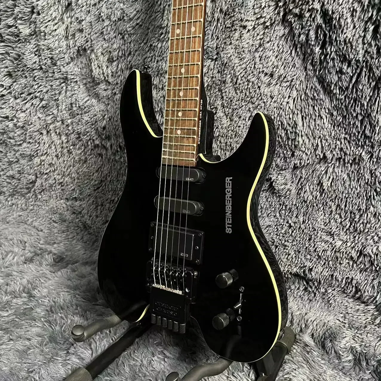 Headless Electric Guitar, Mahogany Body, Black Color, Rosewood Fingerboard, Floyd Rose Tremolo Bridge, Steinberger, Free Ship