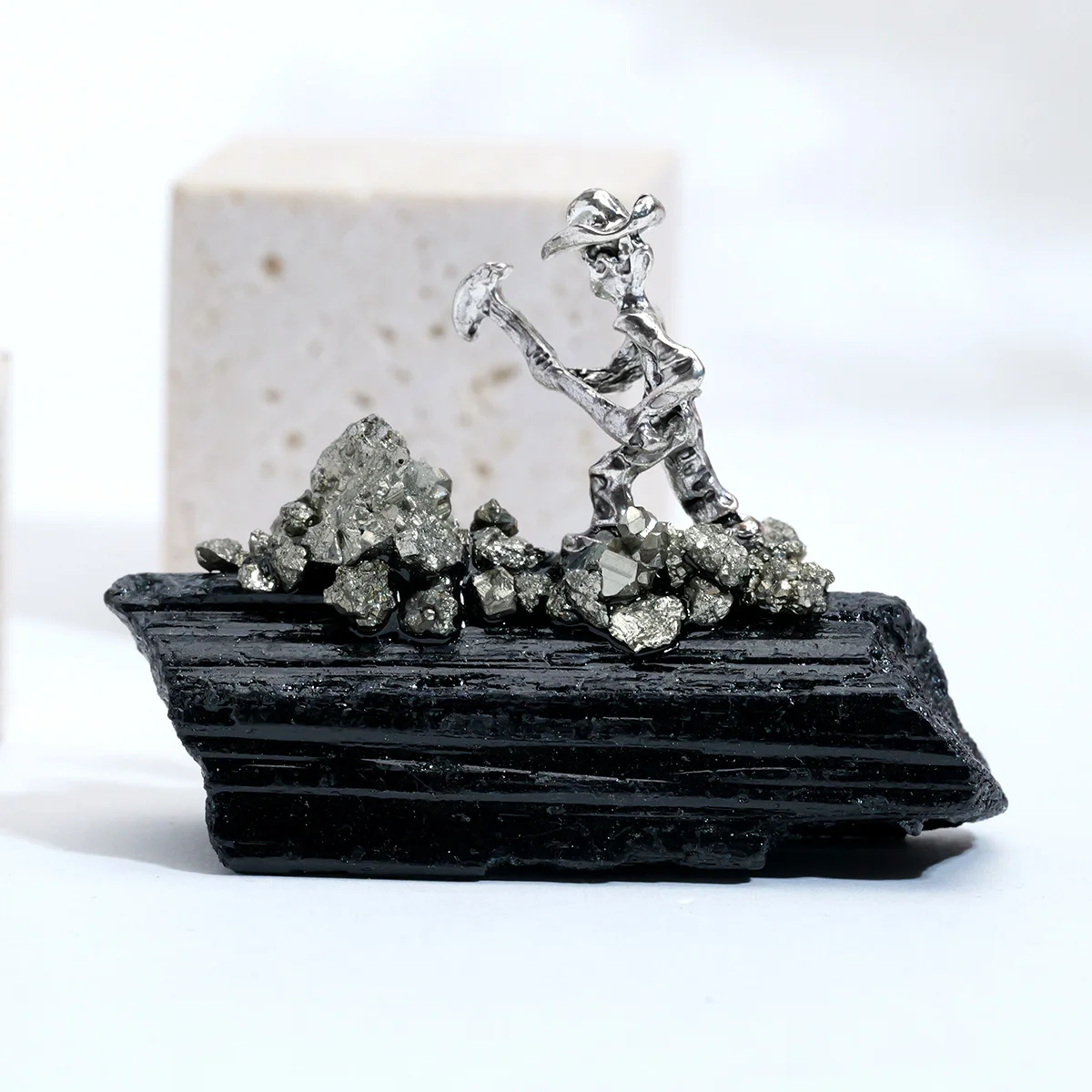 1pc Natural Black Tourmaline Miner Modeling Micro Landscape Decoration Crystal Raw Stone Mine Standard Home Decoration