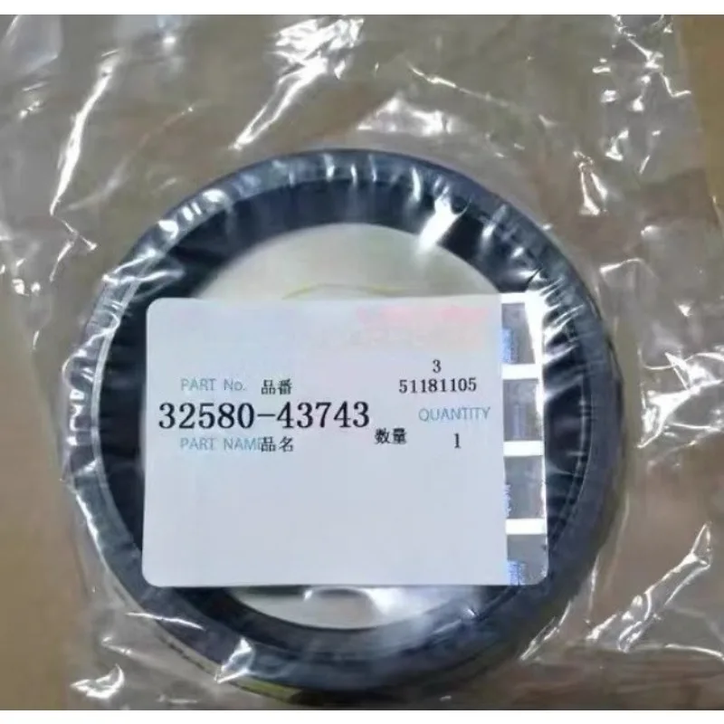 32580-43743 Bevel Gearbox Vertical Shaft Oil Seal Cover Plug Tractor Parts for Kubota 704/854/954/1004