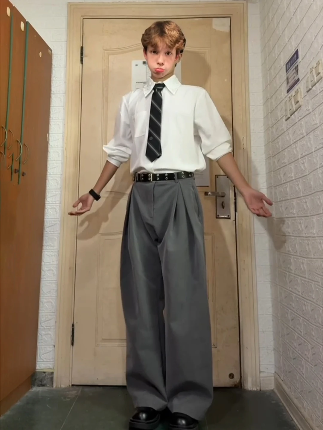 

Мужские брюки Deep ey A-Line плиссированные, широкие, в стиле Old Money, весенние, CleanFit, расклешенные, однотонные, повседневные