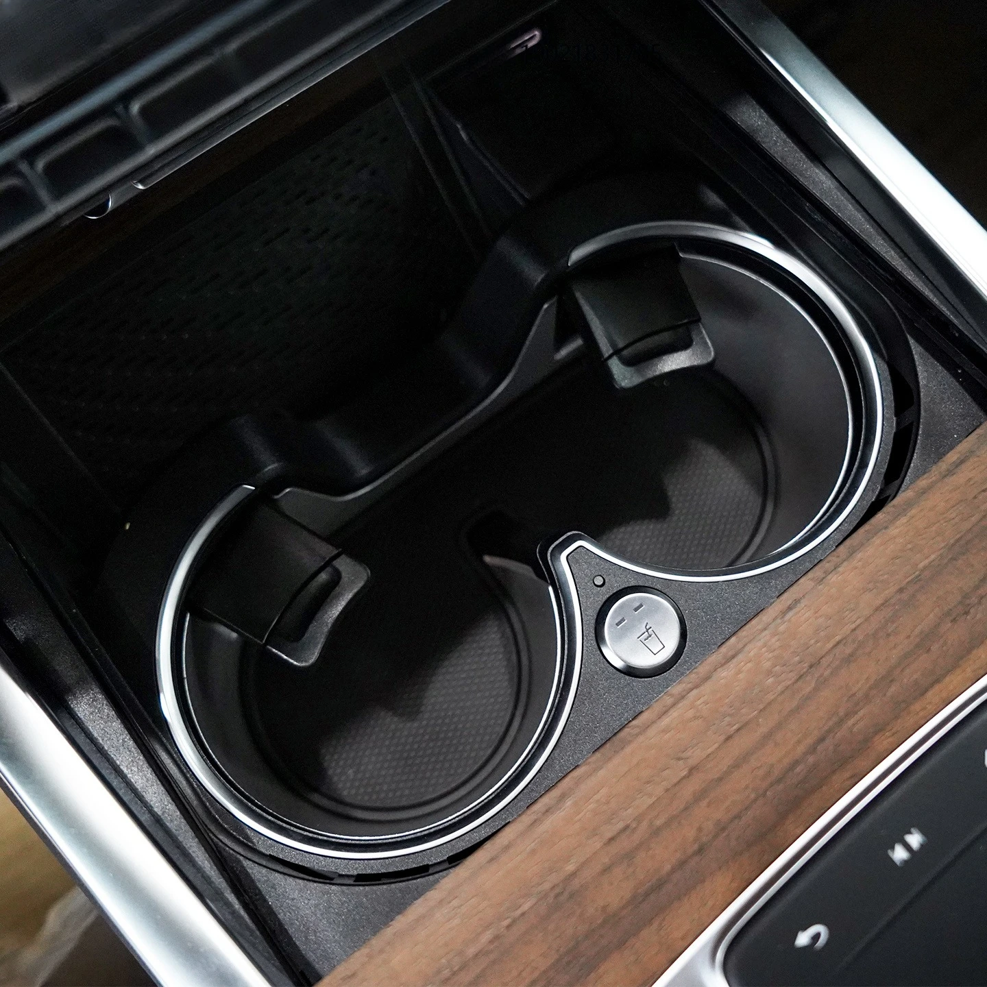AKPA Heating & Cooling Cup Holder for  G Class W464  G Wagon Center Console Cold Warm Drink Holder Car Interior Accessories