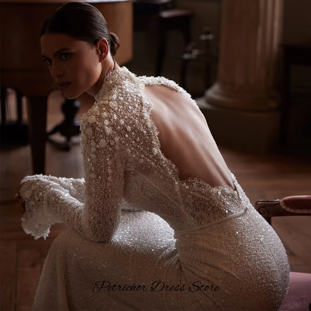 Delikatna suknia ślubna z koronki syrenki, ręcznie robione kwiaty, szyta na miarę, nowoczesna suknia ślubna z wysokim kołnierzem i długimi rękawami.