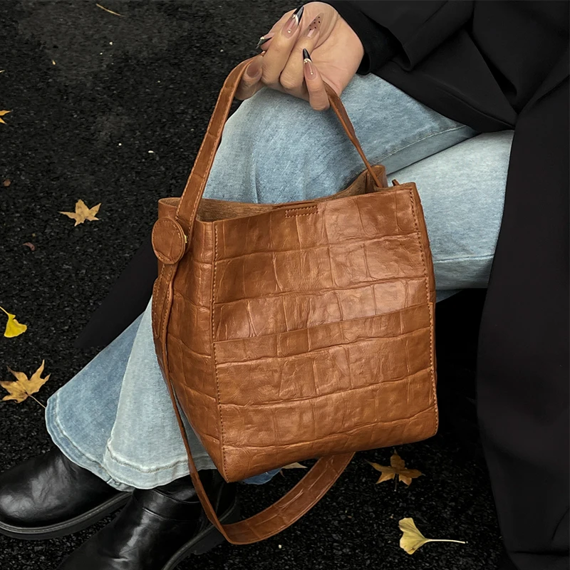 

2025 New Vintage Pu Leather Women Bucket Bag High Quality Retro Shoulder Bag High End Brand Simple Crossbody Commute Tote Bag
