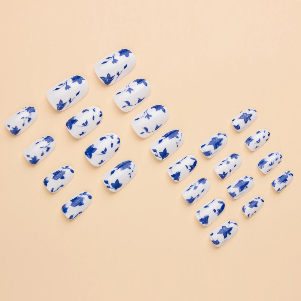 24 Pcs Glossy Short Square Press On Nails Blue And White Christmas Fake Nails Porcelain Pattern Reusable Wearing False Nails