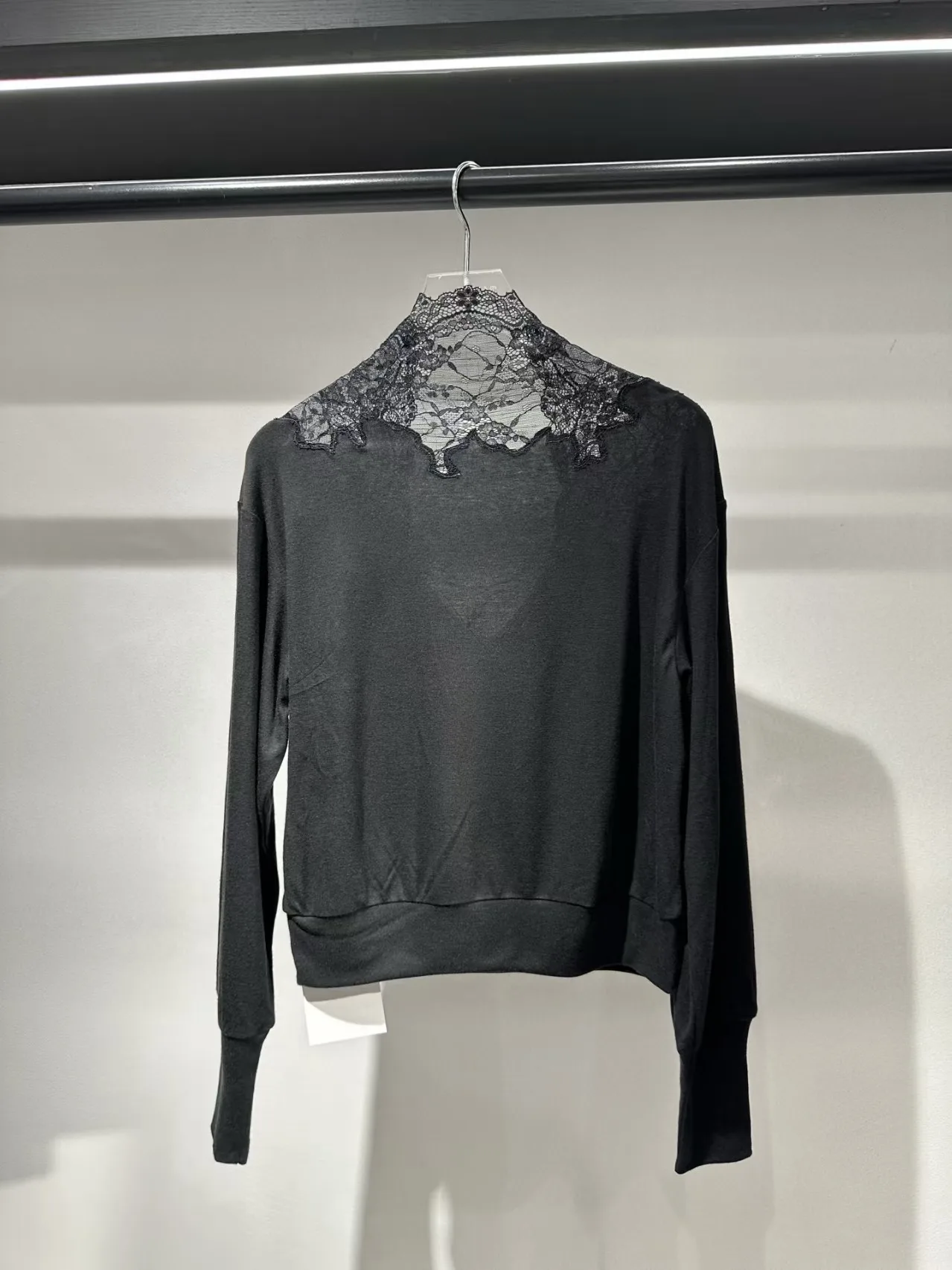New French lace embroidered patchwork reversible top with loose V-neck chain decoration, long sleeved knitted base T-shirt women