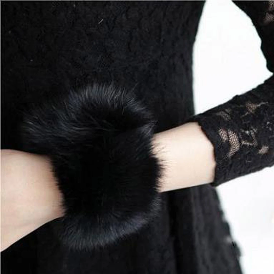 1Pair Faux Fur Plush Windproof Cuff Sleeve Winter Women Wrist Sleeves Wristband Women\'s Fashion Clothing Accessories Wrist Cuffs