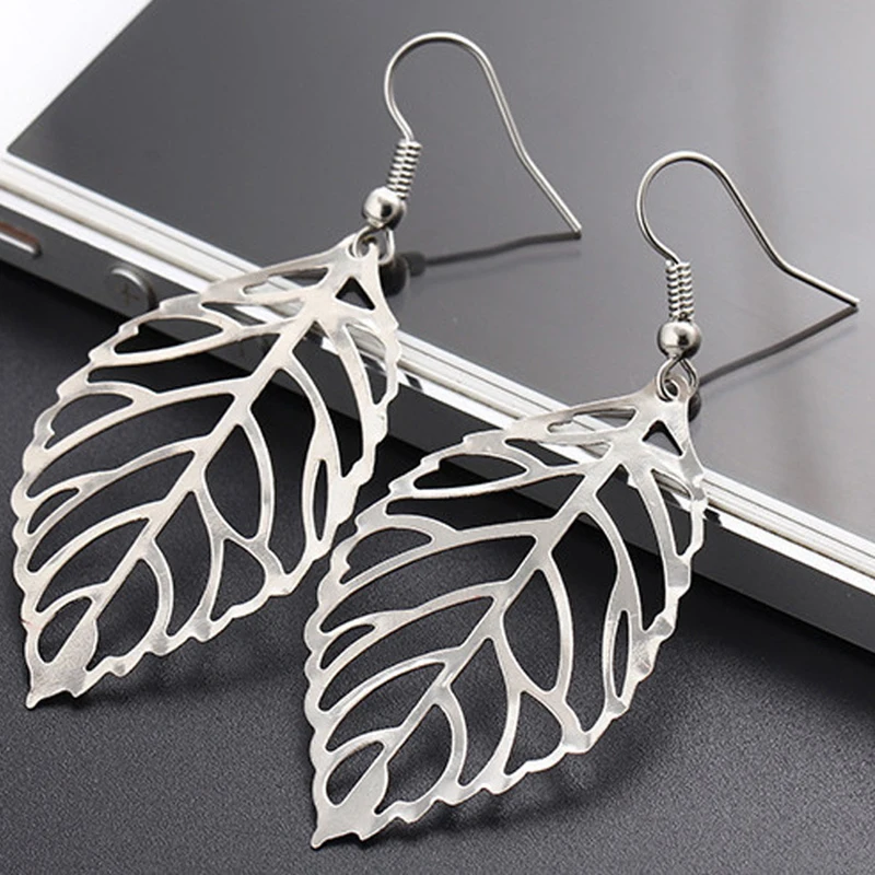 Hollow Out Leaf Drop Earrings for Women Trendy Metal Hook Earrings Vintage Golden Silver Color Dangle Earrings Brief Jewelry