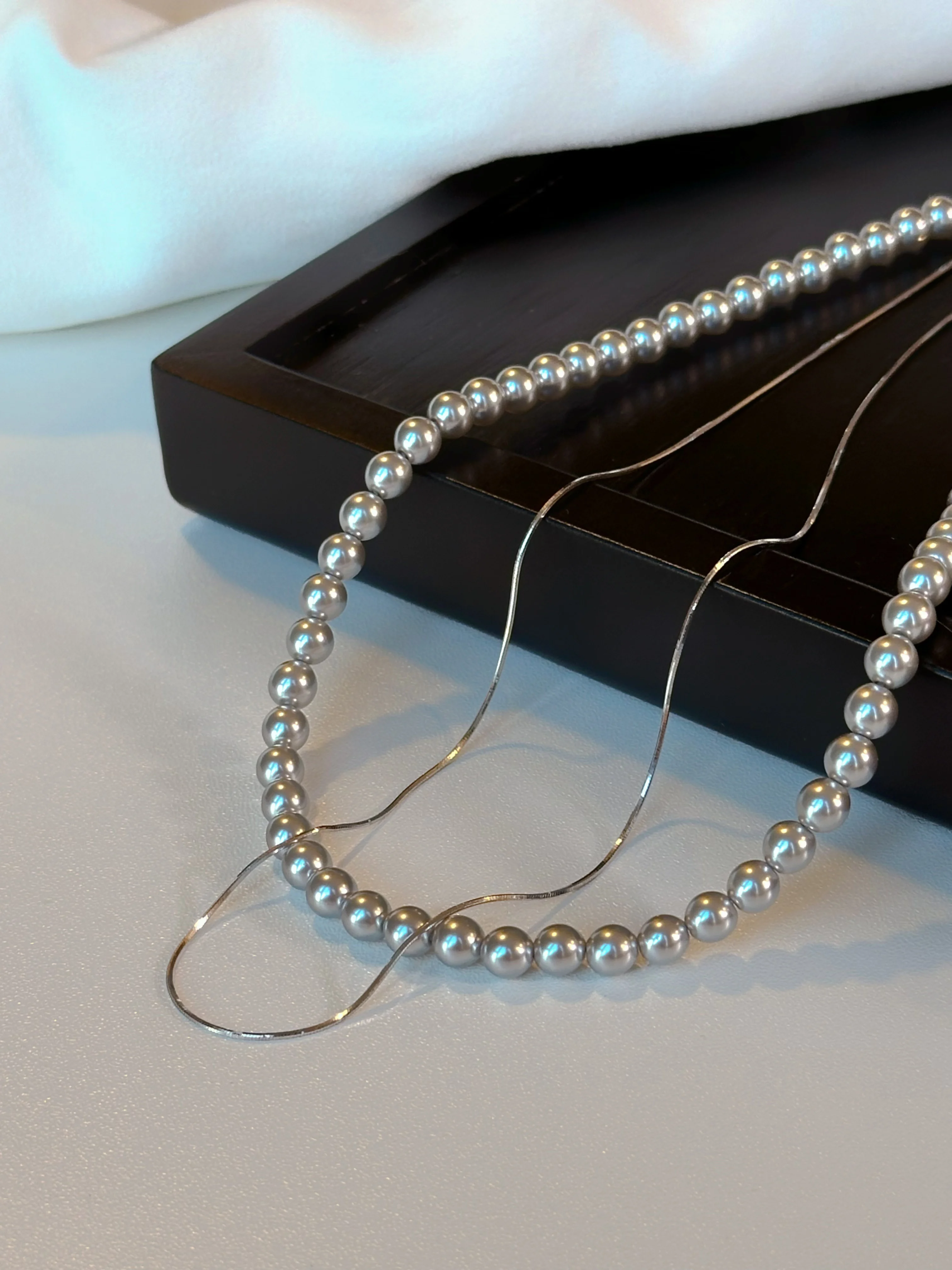 

Premium Double Layer True Momo Gray Pearl Necklace Elegant Snake Chain Layering Collar Necklace