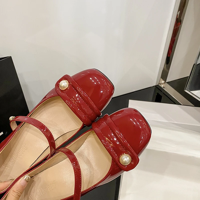 Original retro pearl buckle Mary Jane shoes women's new thick heel square toe patent leather wine red small leather shoes