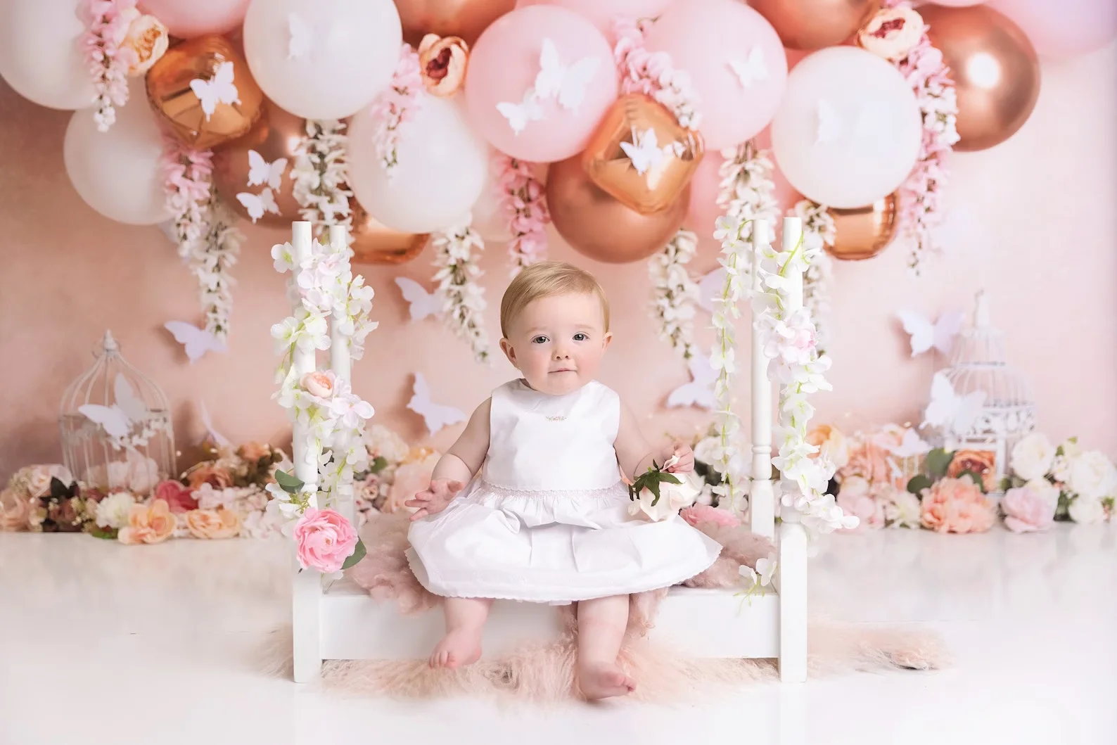 원더 랜드 핑크 꽃 나비 소녀 첫 번째 생일 파티 케이크 스매시 장식 배경, 사진 스튜디오