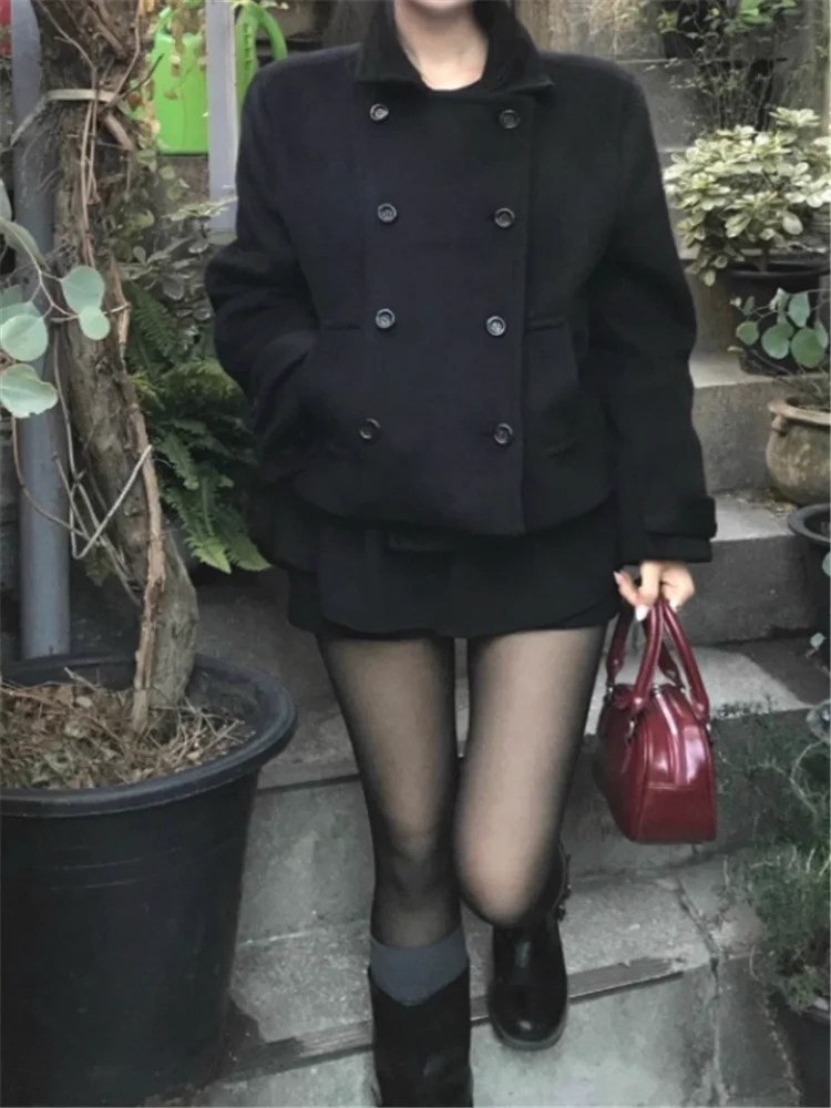 معطف صوفي نحيف مزدوج الصدر على طراز الأكاديمية لخريف وشتاء جديد للنساء بياقة مقلوبة بيج وأسود ملابس خارجية قصيرة غير رسمية