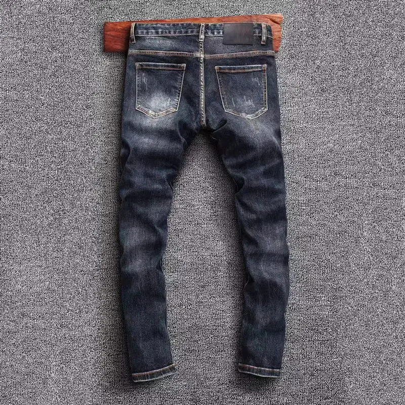 Jeans azul escuro vintage masculino, jeans rasgado com ajuste magro, calça lápis jeans remendada, novo designer de moda