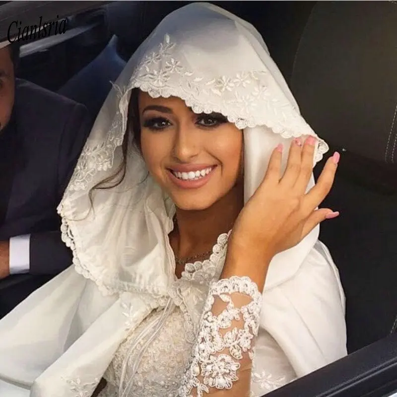 

Vintage Arab Robe Wedding Cloak With Hat Appliques Lace Floor Length Dubai Islamic Kaftan Saudi Bridal Wedding Cape