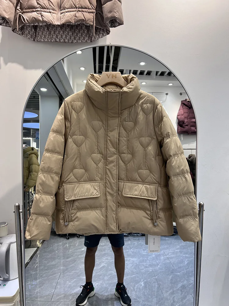 سترة نسائية شتوية جديدة لعام 2025 النسخة الكورية القصيرة بياقة واقفة على شكل قلب سترة كاجوال متعددة الاستخدامات من ريش البط الأبيض