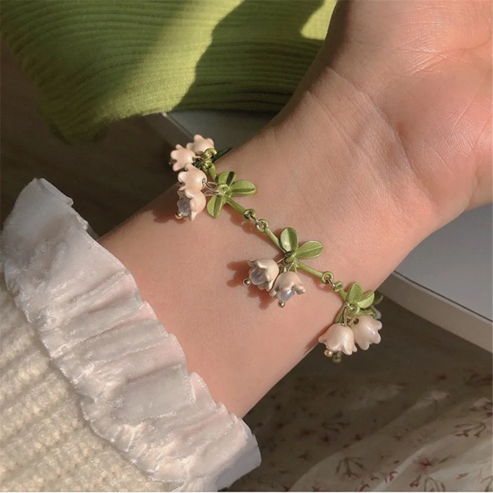 Women Female White Lily Floral Leaf Bracelets Trendy Alloy Enamel Plant Charm Chain Retro Rural Forest Style Bracelets Jewelry
