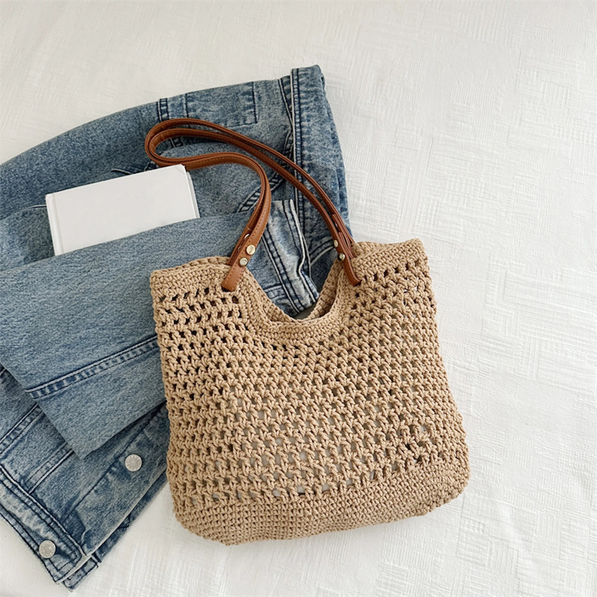 حقيبة كتف على الشاطئ على الطراز البوهيمي حقيبة كتف كروشيه عتيقة مع تصميم مجوف وحقيبة يد واسعة للإجازات الصيفية