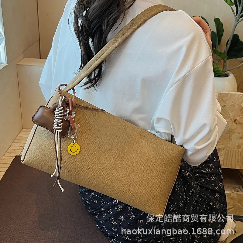 

2025 New Messenger Bag High Sense Popular Casual Versatile Shoulder Bag Autumn and Winter Baguette Bag Underarm Bag Women's
