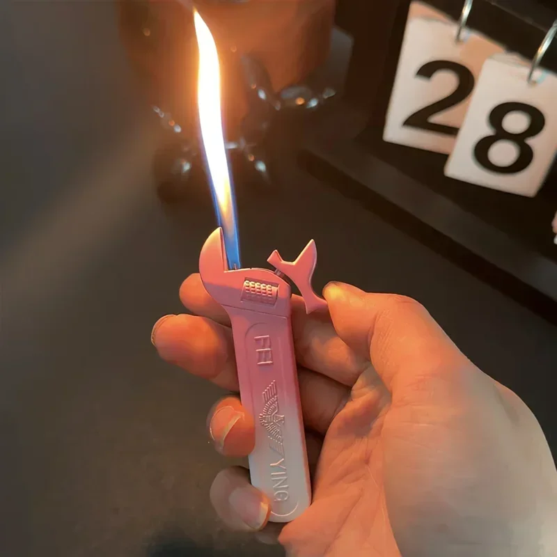 New Mini Cute Gradient Inflatable Lighter Metal Butane Torch Pink Portable Lighter Smoking Accessories Smoking Tools Gift