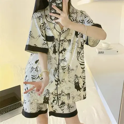 만화 검은 고양이 귀여운 여성 투피스 잠옷 시뮬레이션 실크 여름 멋진 짧은 레이디 잠옷 2024 새로운 클래식 여성 Housewear