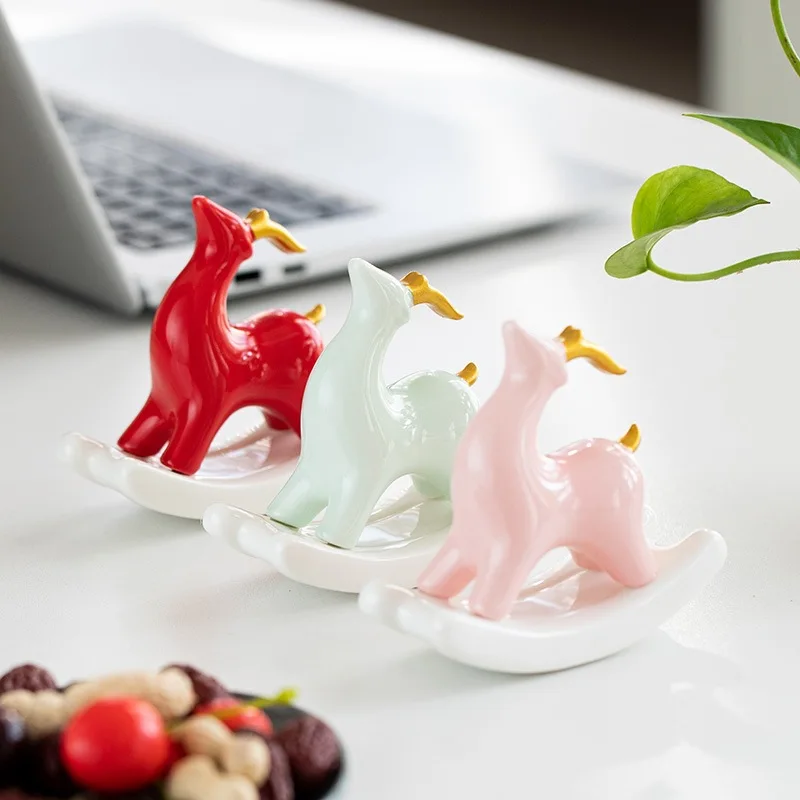 

Керамическая фигурка животного-качалки с оленем, фарфоровое украшение для домашнего стола, чай, украшение для домашних животных, хорошие поделки, подарки для друзей, семьи