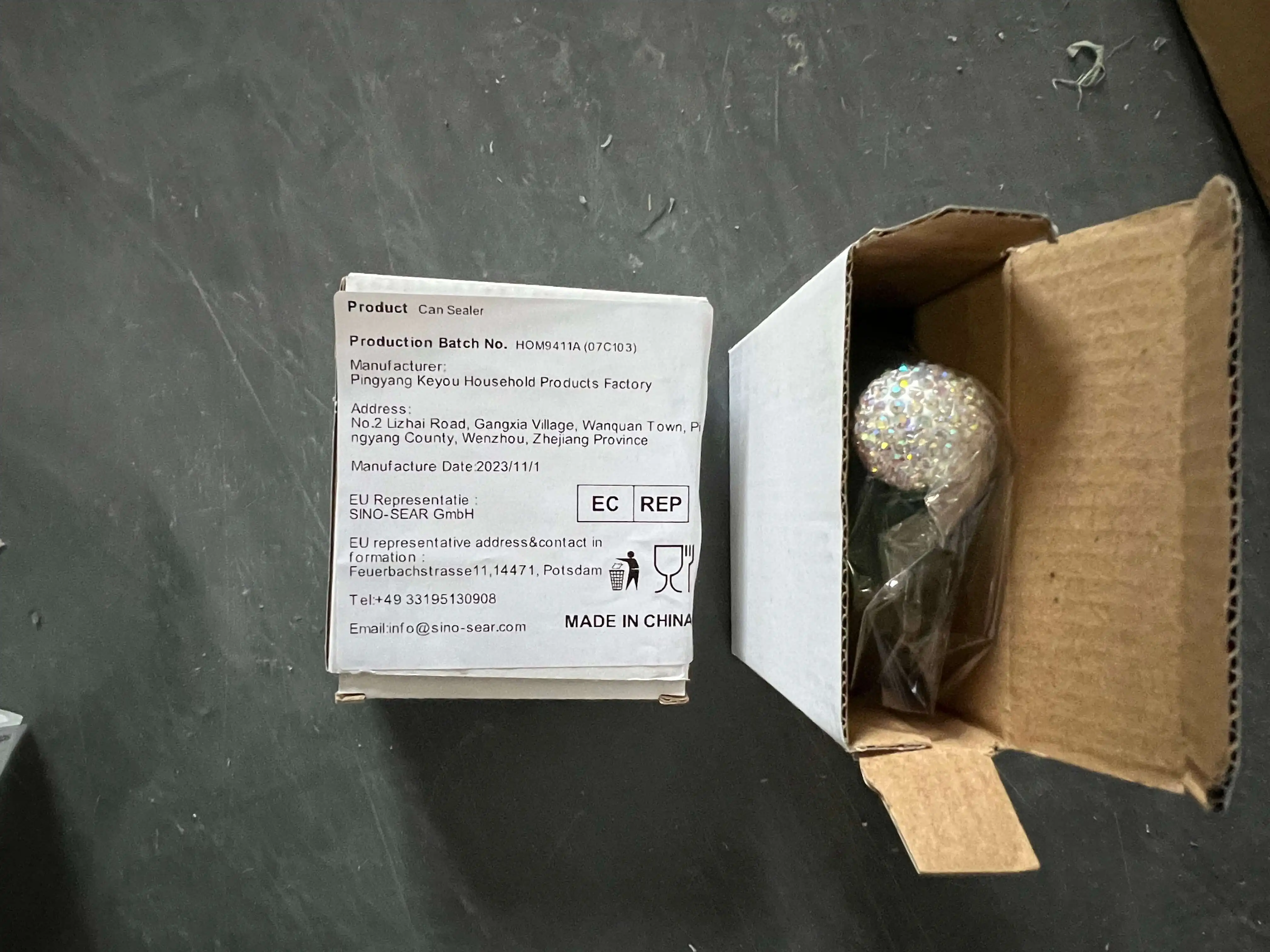 

For Tesla Y Central Armrest Box Cushion Mat Arm Rest Lid Auto Central Armrest Box Pad Cover Latch Car Accessories