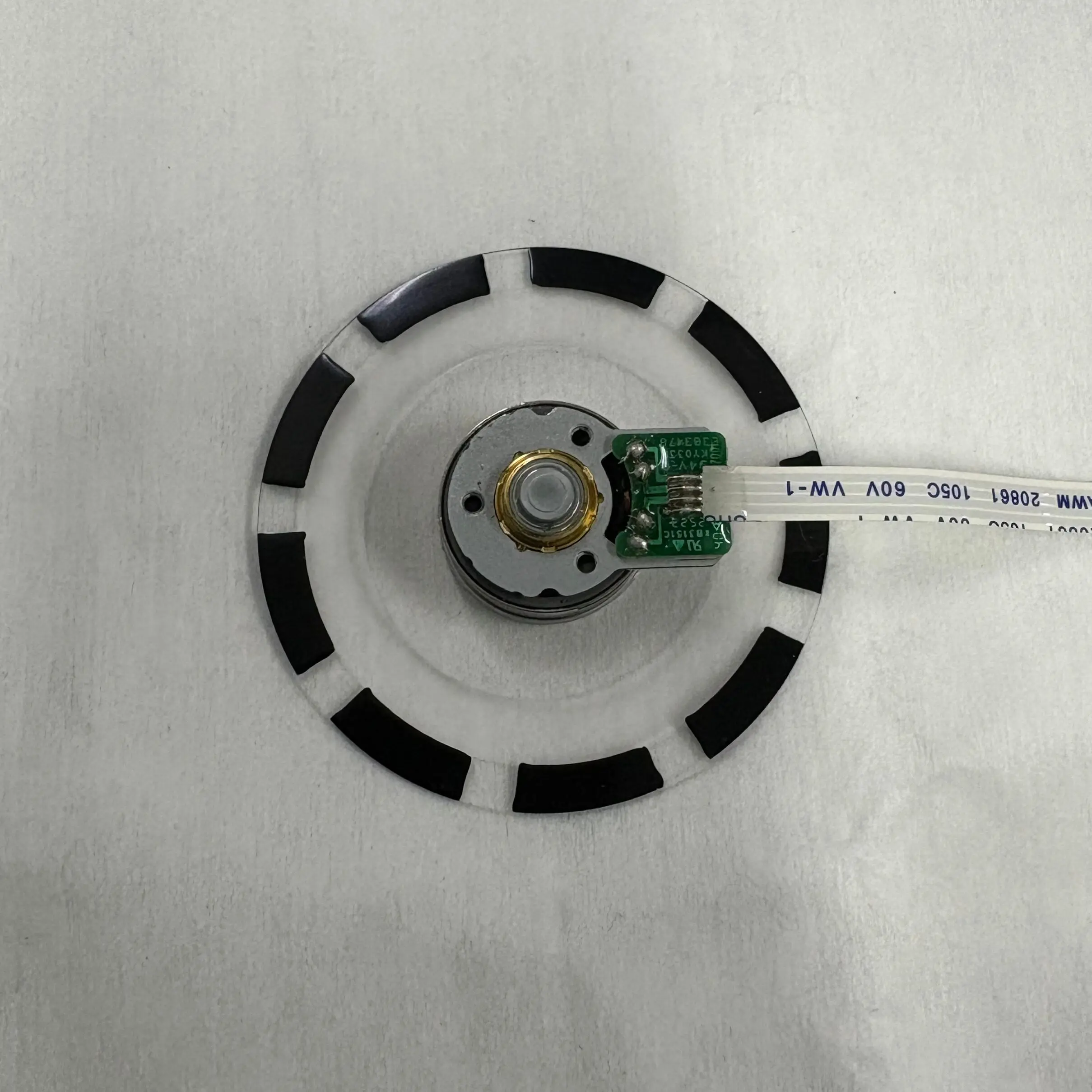 。Brand New & Original for Epson CB-700U, EB-700U, EB-710U, EB-1470 Laser Projector Fluorescent Wheel (diameter 56mm)