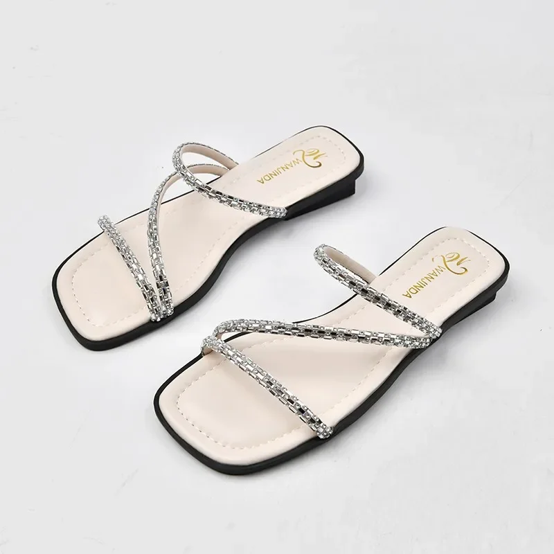 Woman Rhinestone Flip-flop Slippers 2024 Trend Thick Soles Outdoor Wear Fashionable Beach Shoes Indoor Anti Slip Sandals Slides