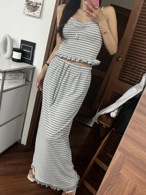 

Fashionable Knitted Stripe Halter Top And Fish Tail Skirt Two Piece Set for Women Short Style Summer Outfit Korean Style