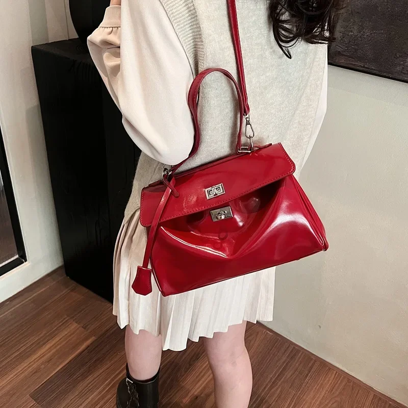 

2025 Women's New Solid Color Sculptural Minimalist Matte Finish Pendant Underarm/Shoulder Bag - Daily Commute Lady Essential