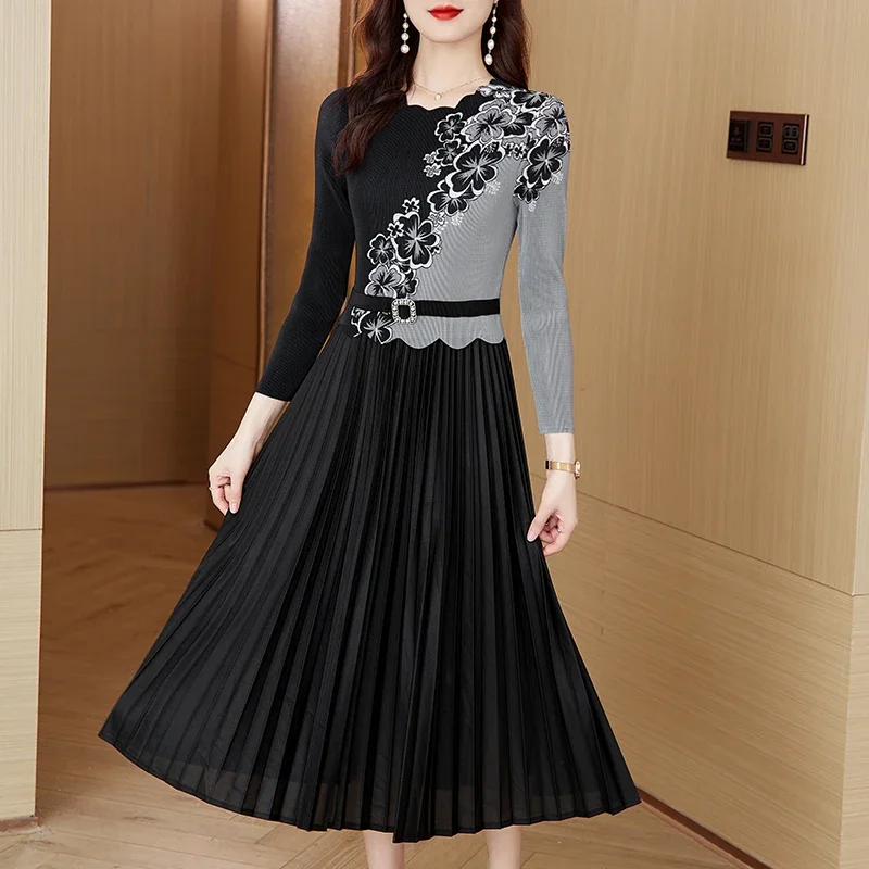 2024 Fall's Fashion Statement Pleated Round-Neck Puzzle Dress Body-Conscious Fit Slimming Mid-Length Skirt with Accordion Pleats