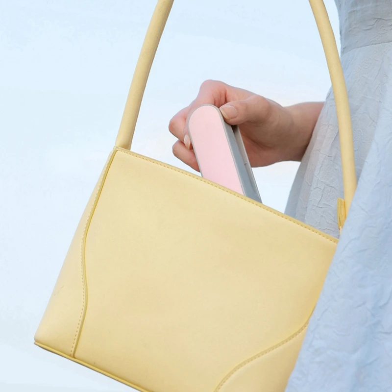 USB พัดลมแบบมือถือแบบพกพาขนาดเล็กเงียบชาร์จตั้งโต๊ะพัดลมแบบพับได้พัดลมขนาดเล็กและเรียบง่าย