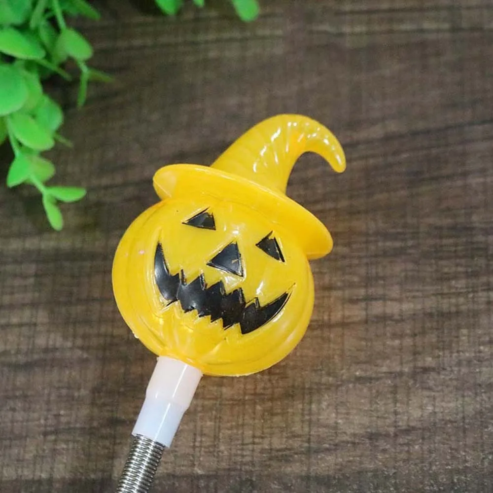 4Pcs LED 호박 손 랜턴 빛나는 빛 업 지팡이 할로윈 랜턴 깜박이 스틱 만화 호박 스틱 랜턴 어린이 장난감