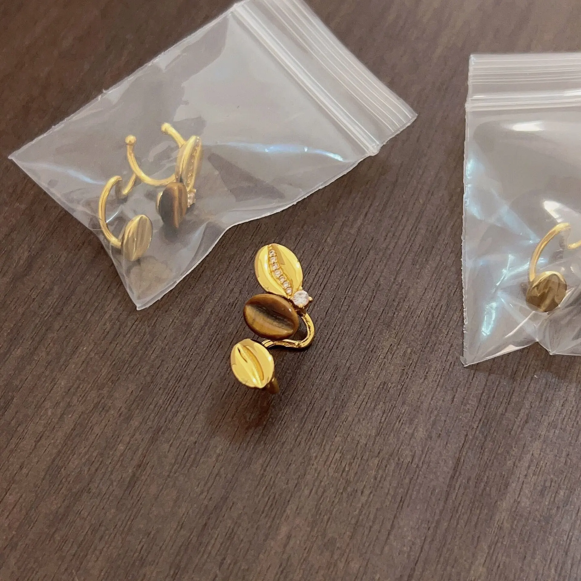 High End Feeling, Light Luxury, Niche Coffee Bean Sweetheart Ear Clip, No Ear Hole Versatile, Layered Meilad Earrings
