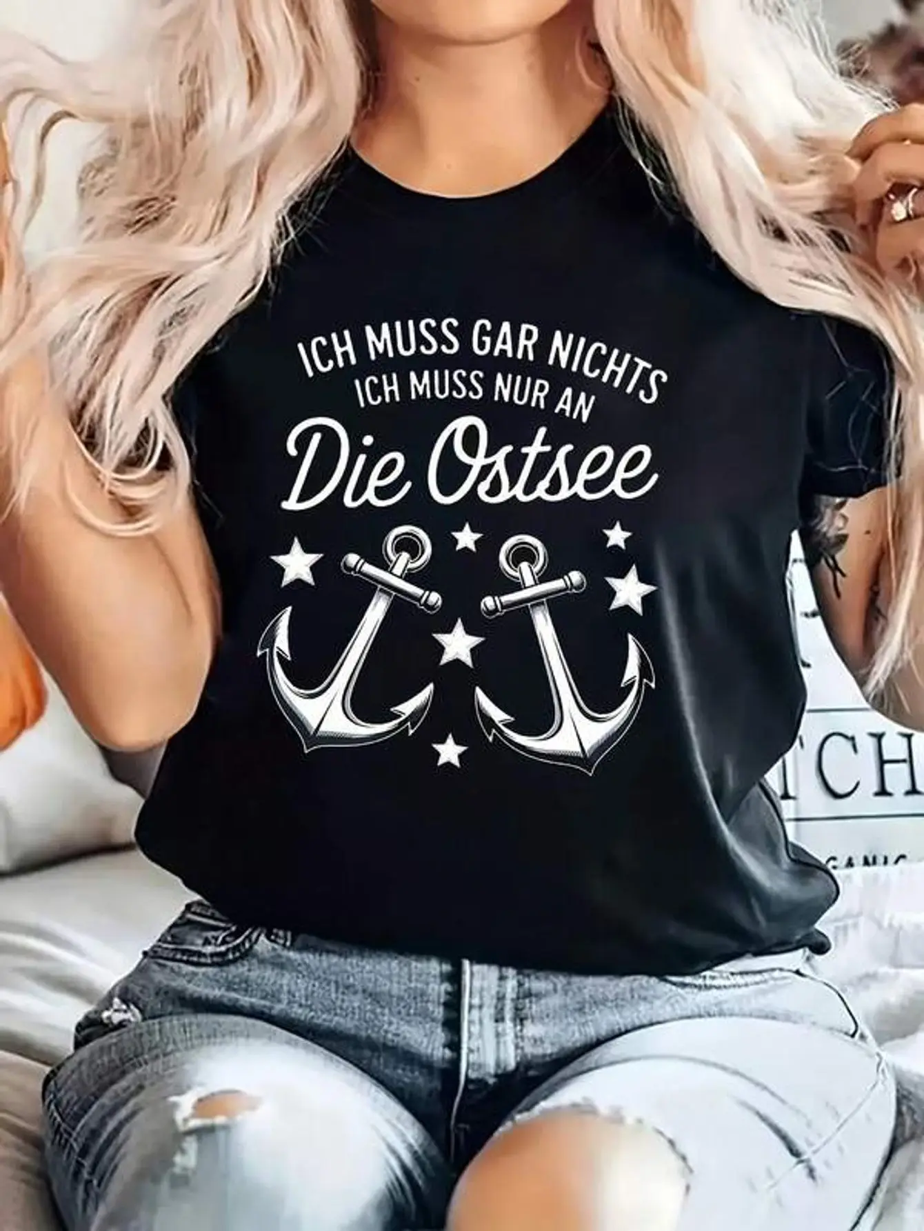 Plus Size, ICH MUSS GAR NICHTS ICH MUSS NUR AN Die Ostsee Graphic Print Plus Size Women's T-Shirt, Short Sleeve Crew Neck Casual Top For Summer & Spring, Women's Clothing