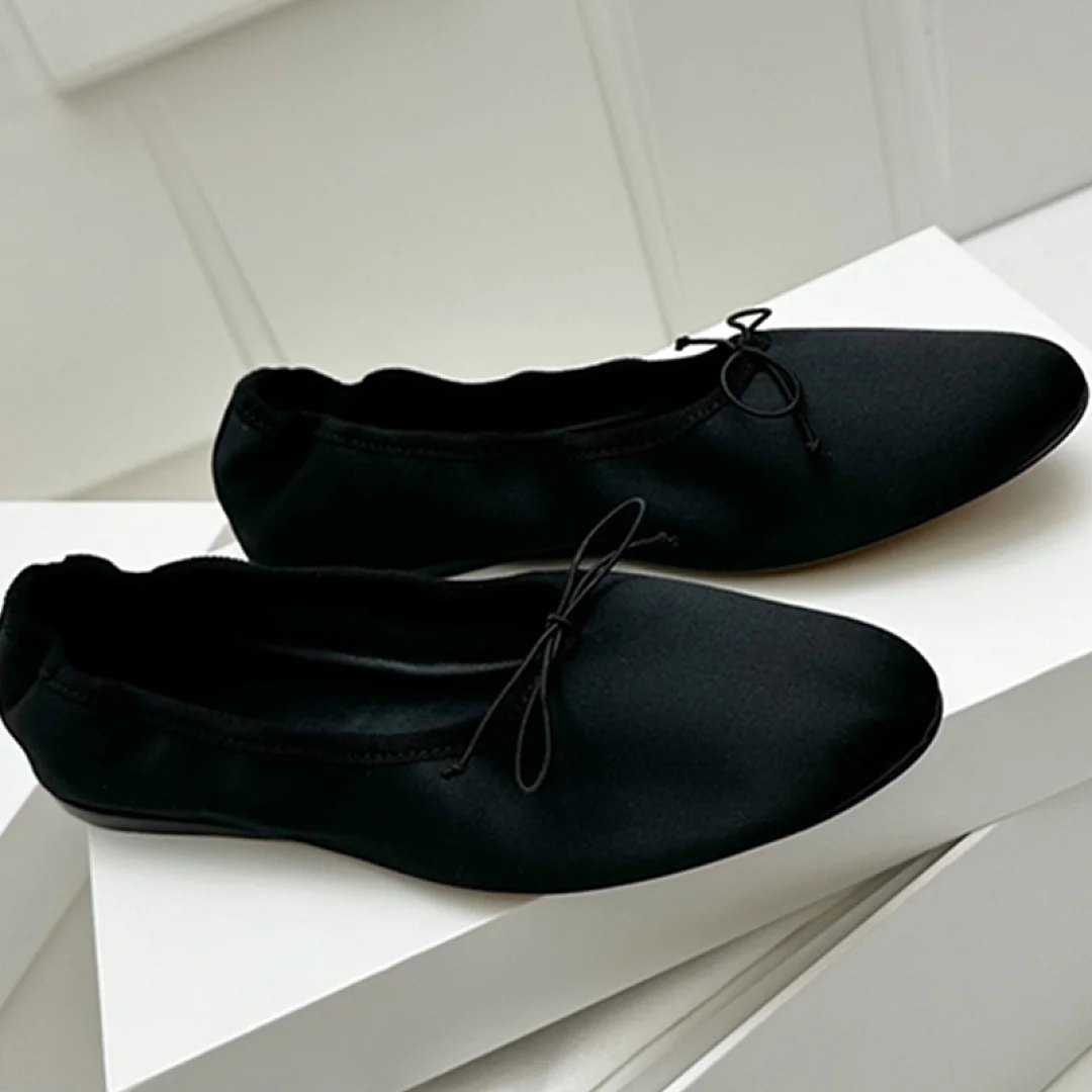 

Maxdutti Minimalist Silk Ballet Shoes Woman Grandma Shoes French Retro Bow Commuting Casual Loafers Woman Shoes Flats 2026