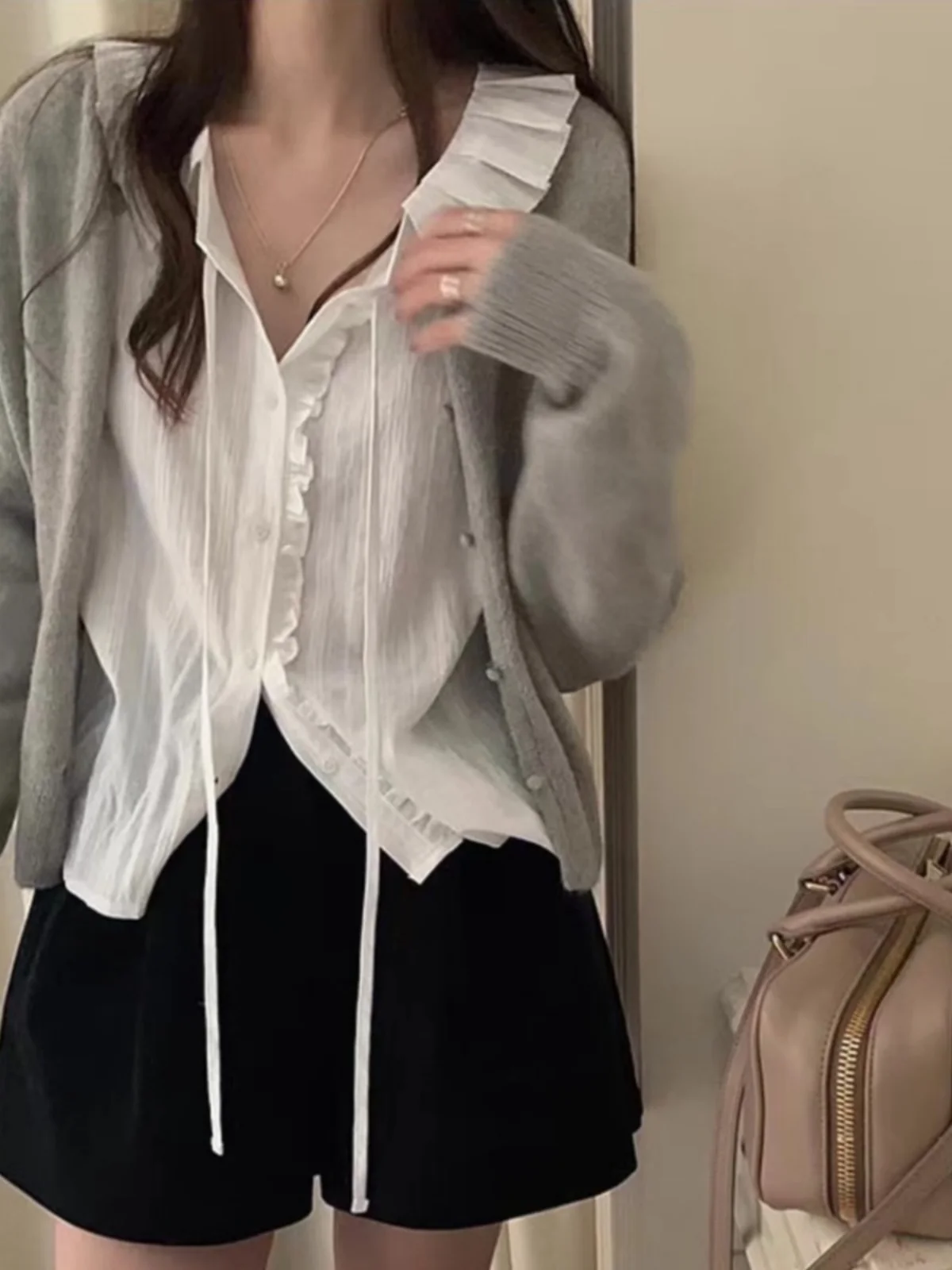 

Chic White Blouse Women's Sweet Pleated Collar Tie Ribbon Lace Texture irt Design Sense Top Korean Sle Loose Fit Long Sve