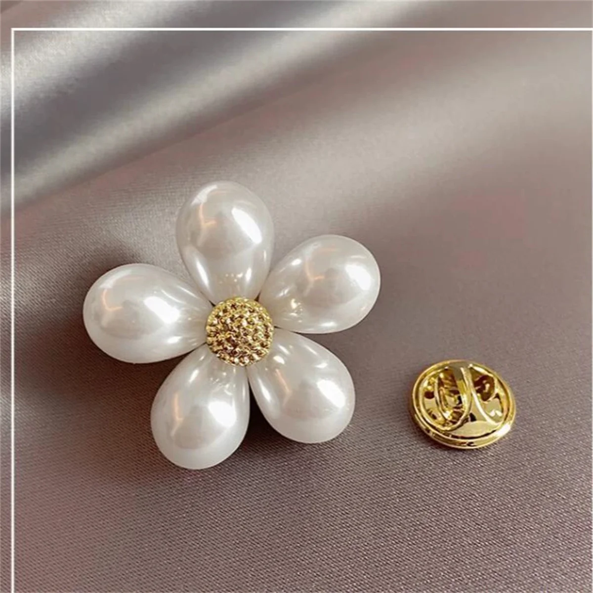 1Pc Fashion Mini Flower Brooch Female Literary Style Personalized Pin Creative Exquisite Kawaii Jewelry Accessories Party Gift