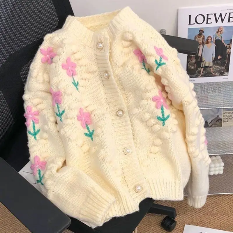 2024 Autumn New Cherry Decoration Knitted Sweater Women Fashion Printed Embroidery Cardigans Sweater Women Short Sweet Coat