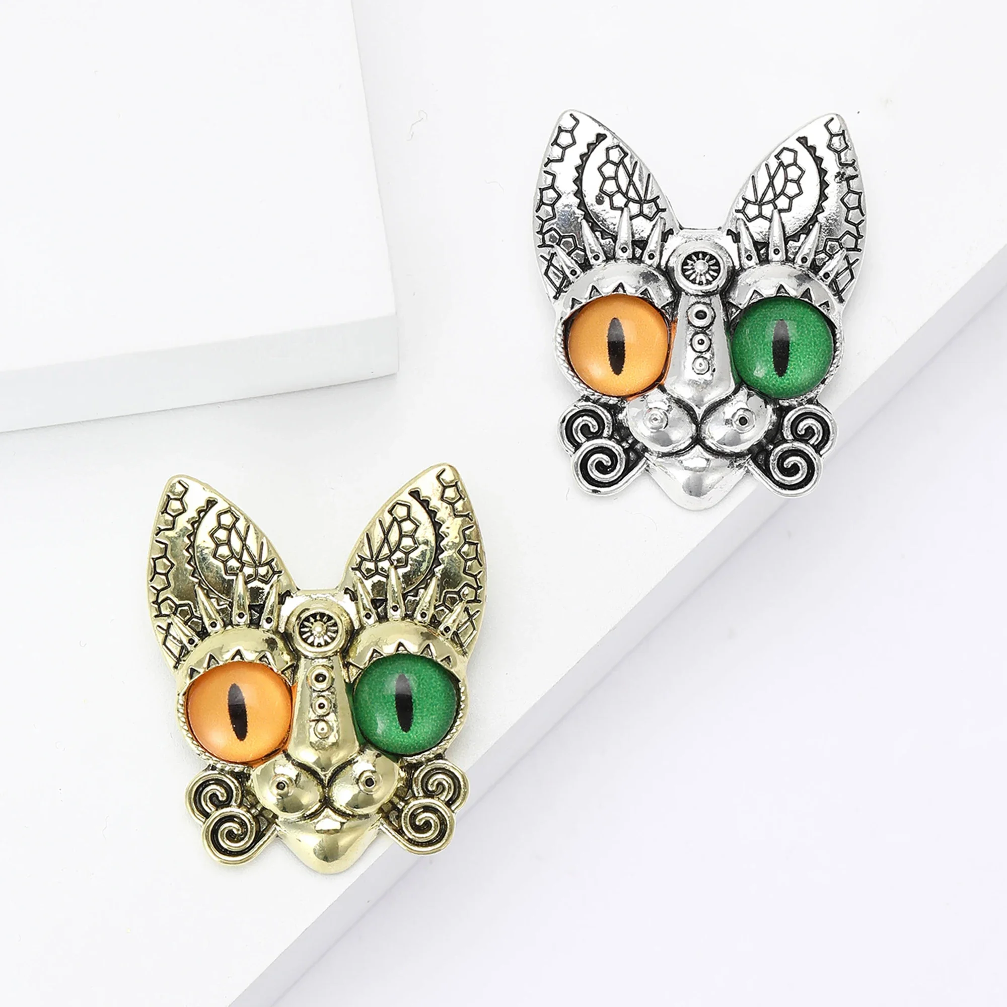 Emaille Beerus Katze Broschen für Frauen Unisex Tier Pins Kätzchen Anstecknadeln Büro Party Freund Geschenke Schmuck Zubehör