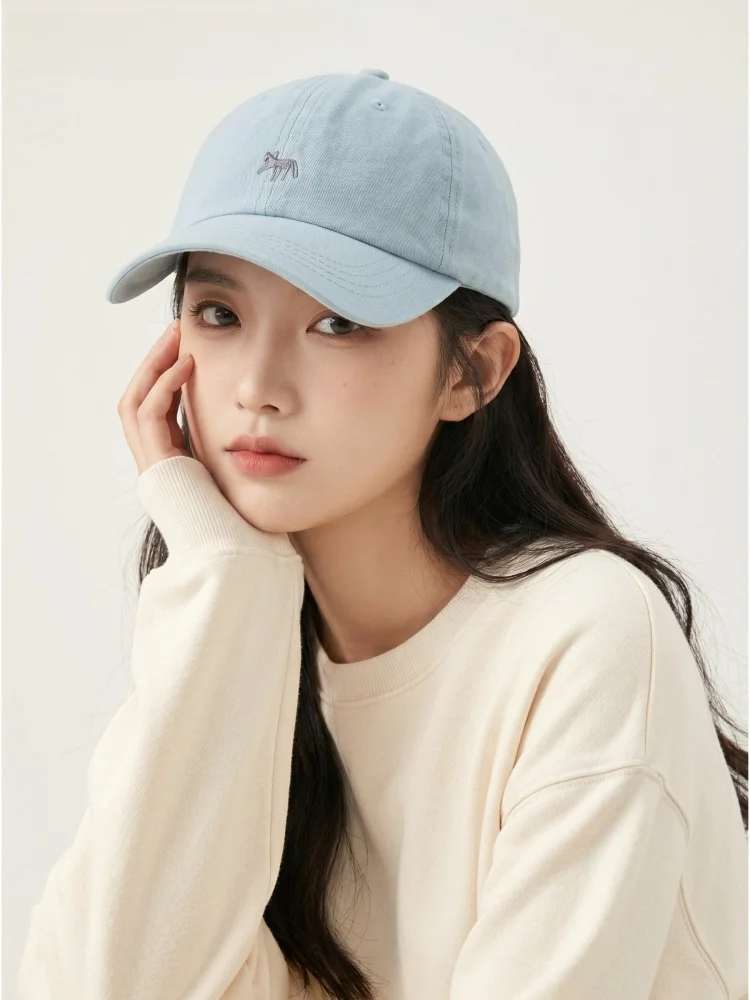visvim-ennio-edition-collaborative-casquette-de-baseball-bleue-simple-avec-broderie-modele-pour-femmes-grande-taille-accessoire-de-mode