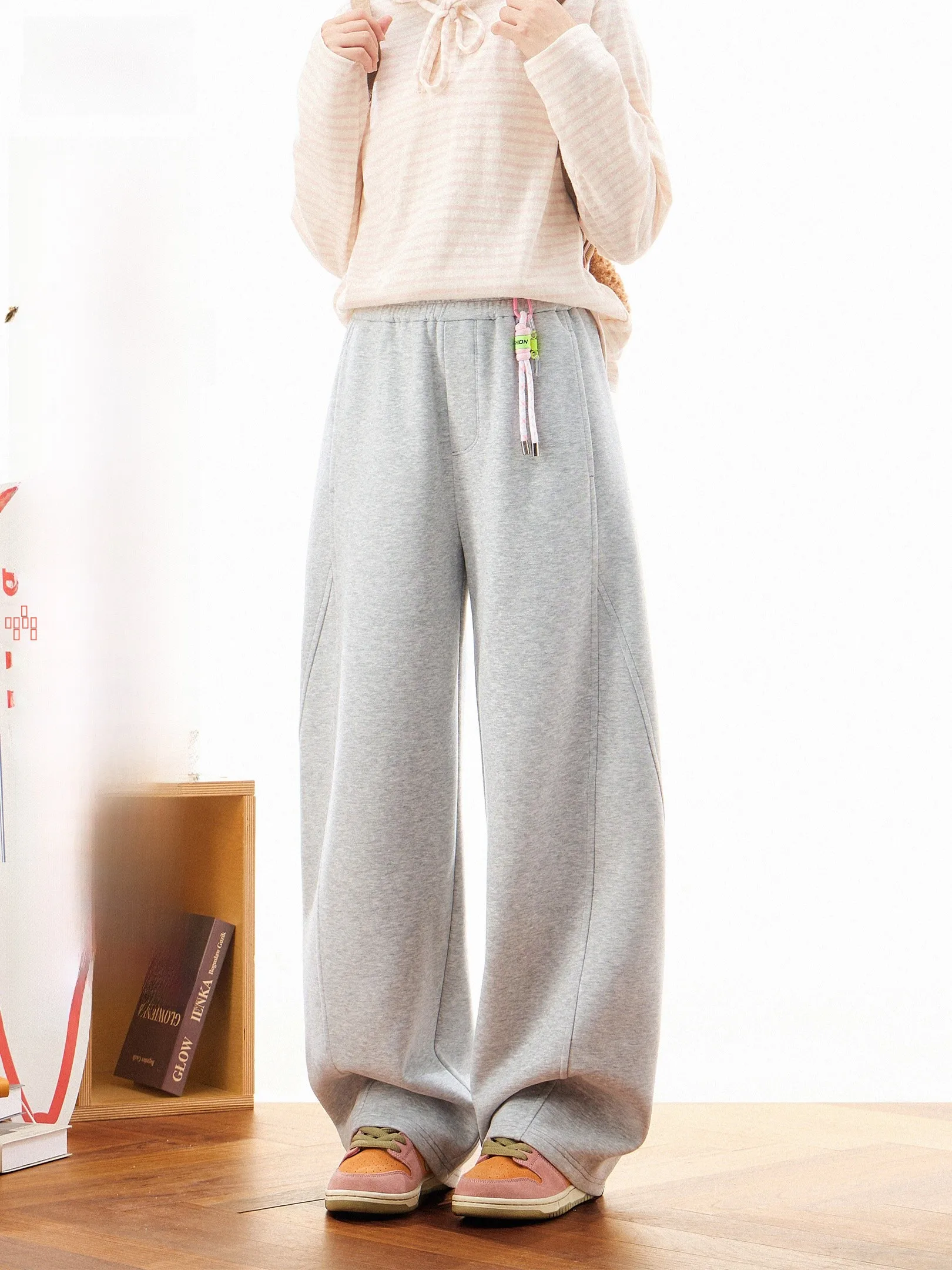 

Женские спортивные брюки Beetle Town в американском ретро-стиле с изогнутым кроем, весна 2026, повседневные свободные леггинсы, утягивающие широкие брюки