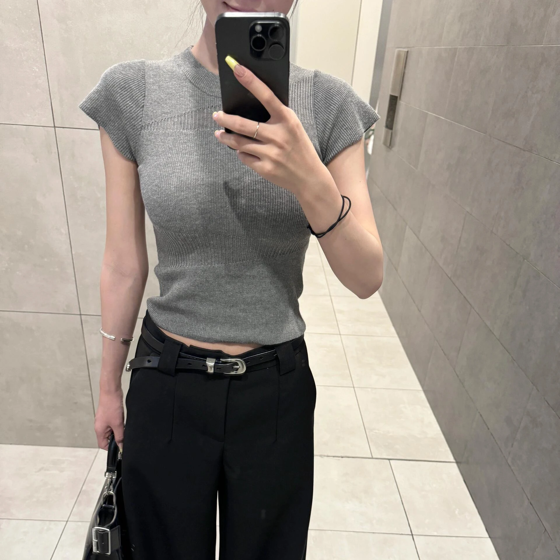 محبوك رمادي الكتف قصيرة الأكمام تي شيرت للنساء الصيف تصميم جديد الإحساس فتاة حار نمط صغير الجوف خارج البنطال القصير #3