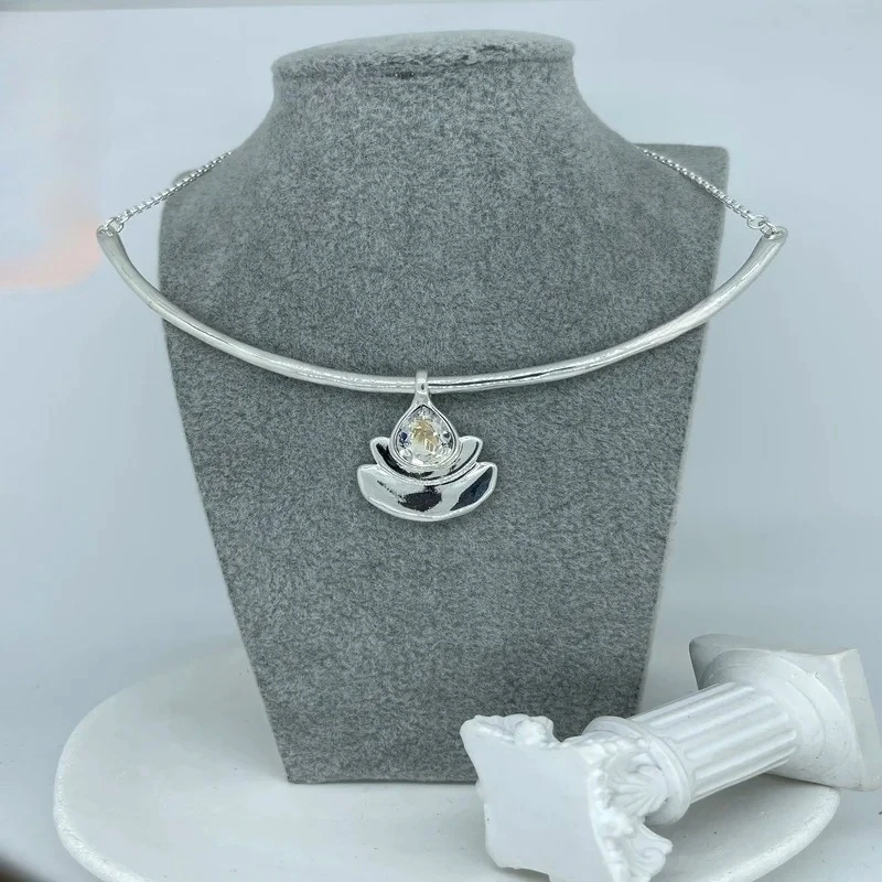 

Elegant gentle socialite style white crystal droplet shaped collar necklace for women's accessories, giving girls banquet gifts