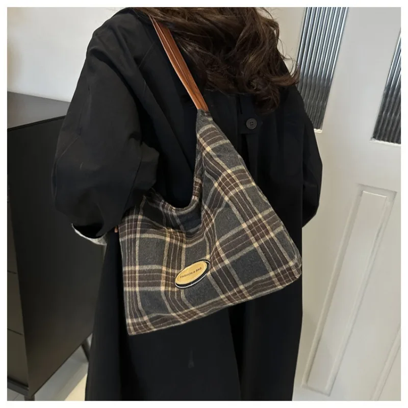 Niche Commuter Designer Shoulder Bag Women's Crossbody Bag Winter New Simple Fashion Armpit Tote Luxury Brand Shoulder Bag