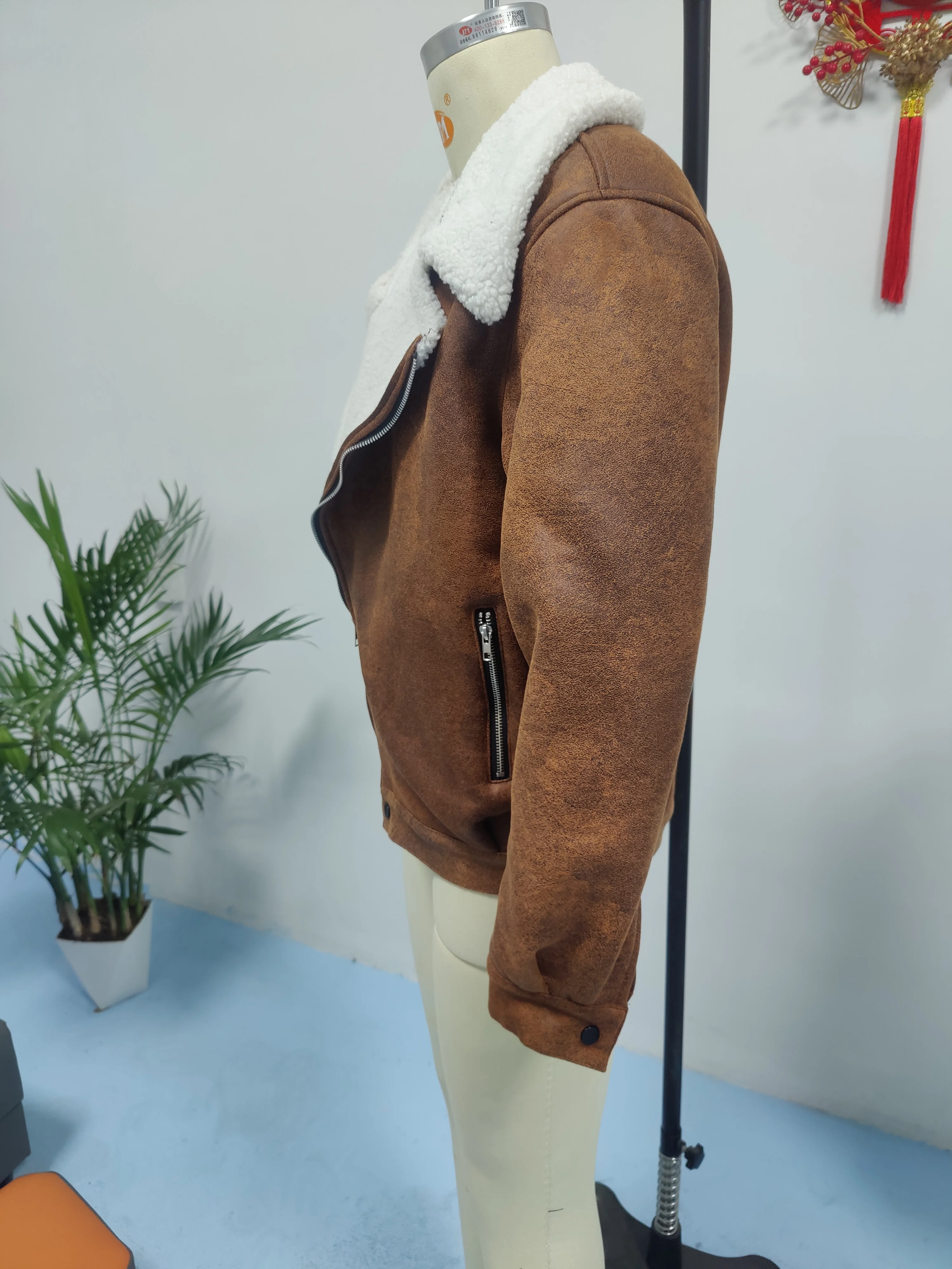 سترة شتوية للرجال بياقة مدببة، معطف سميك من الجلد الصناعي المقاوم للرياح، ملابس خارجية كاجوال مبطنة بالصوف الدافئ #4