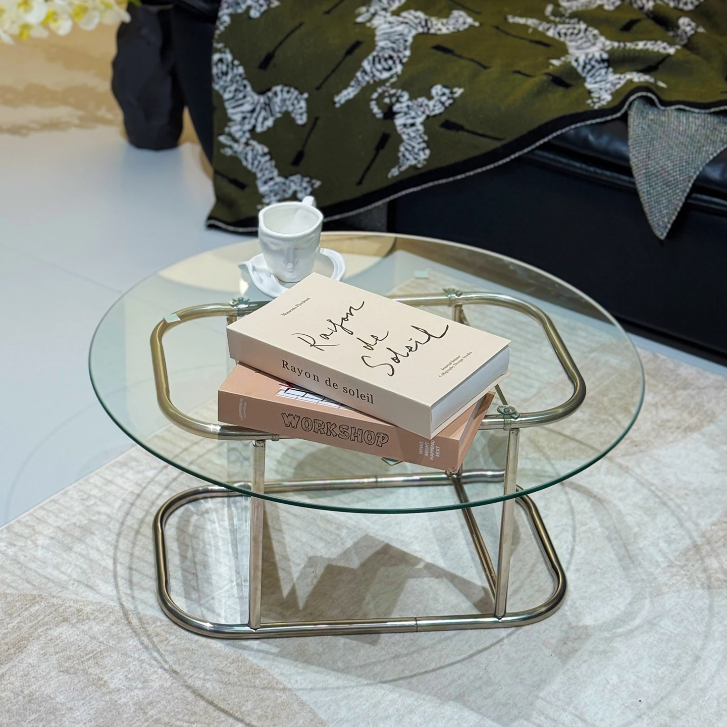 Simple Round Coffee Table Art Glass Corner Table Understated Luxury Living Room Sofa Side Tables Bedroom Casual Round Tables