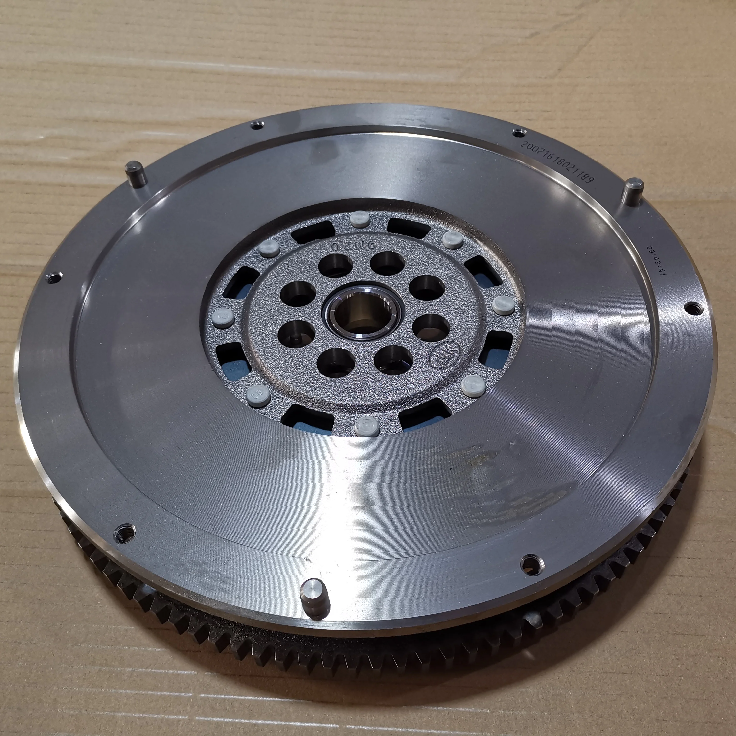 SAIC MAXUS T60 고품질 듀얼 매스 플라이휠 C00061608 4150933100